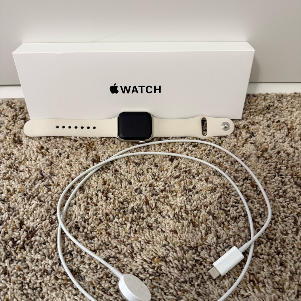 Apple Smartwatch - Silver and White